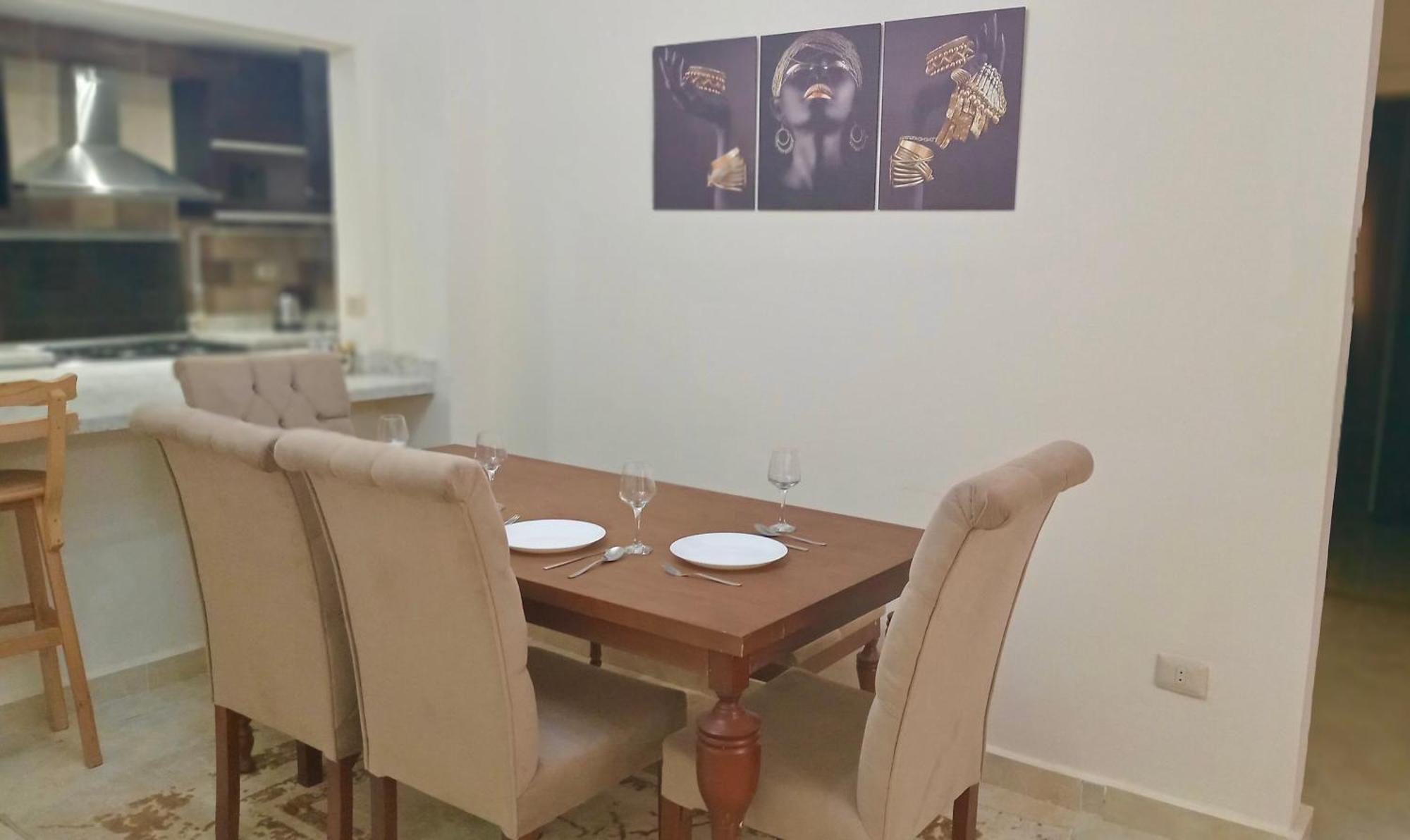Cozy Flat Near Airport Apartment *