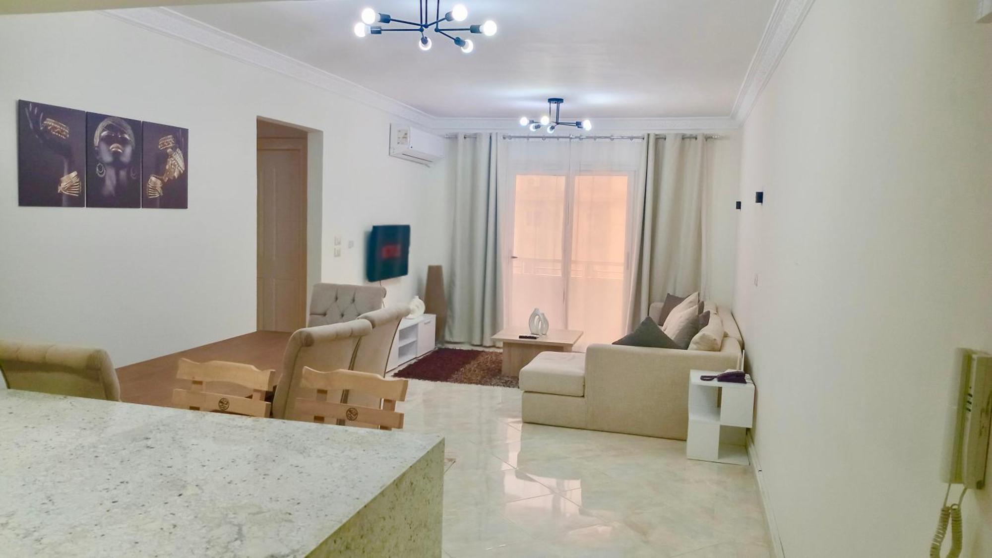 Cozy Flat Near Airport Apartment *