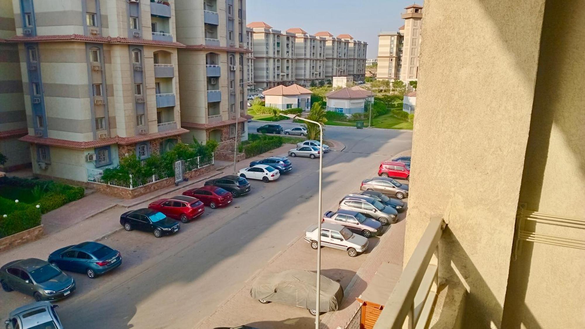 Cozy Flat Near Airport Apartment *